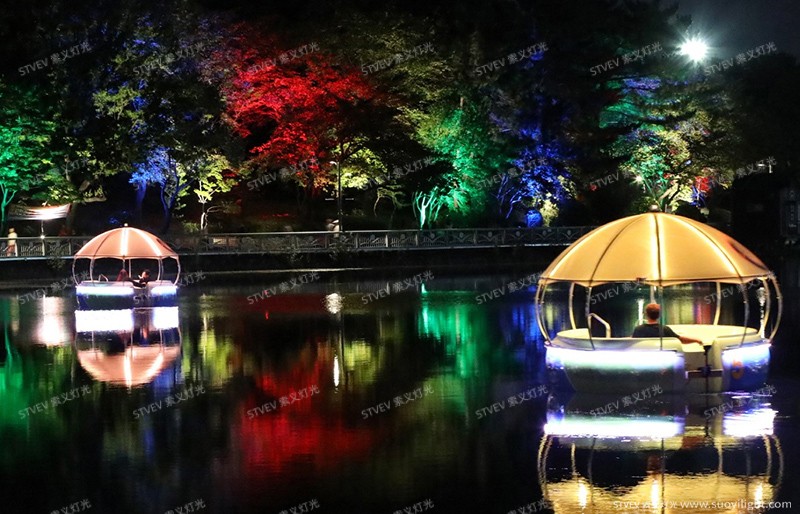 泛湖小船兩岸亮化